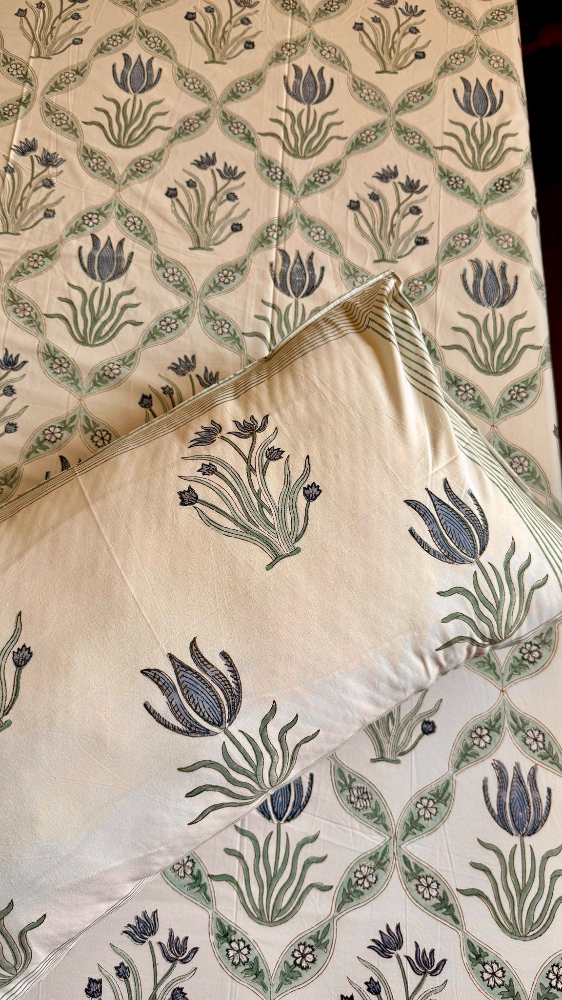 Blue Lotus Jaal Handblock Premium Cotton Bedsheet Set (Light Beige Base)