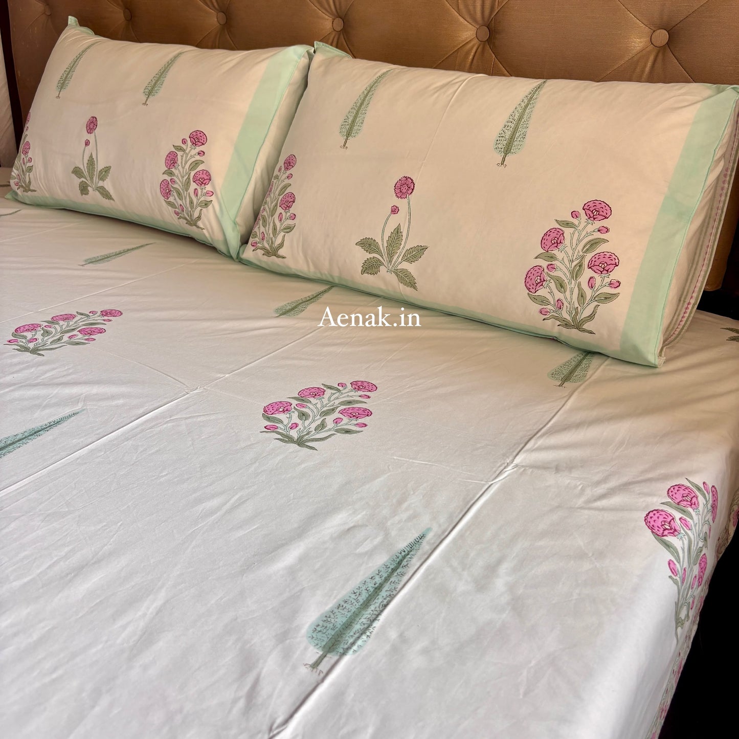Light Magenta Floral Handblock Bedsheet + Quilt Combo Set