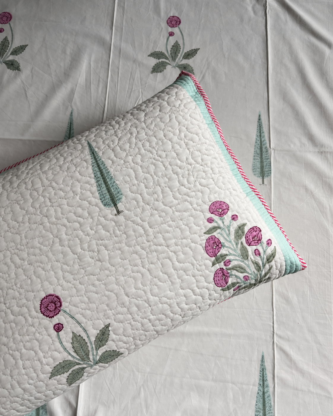 Light Magenta Floral Handblock Reversible Quilted Bedcover Set-105x108