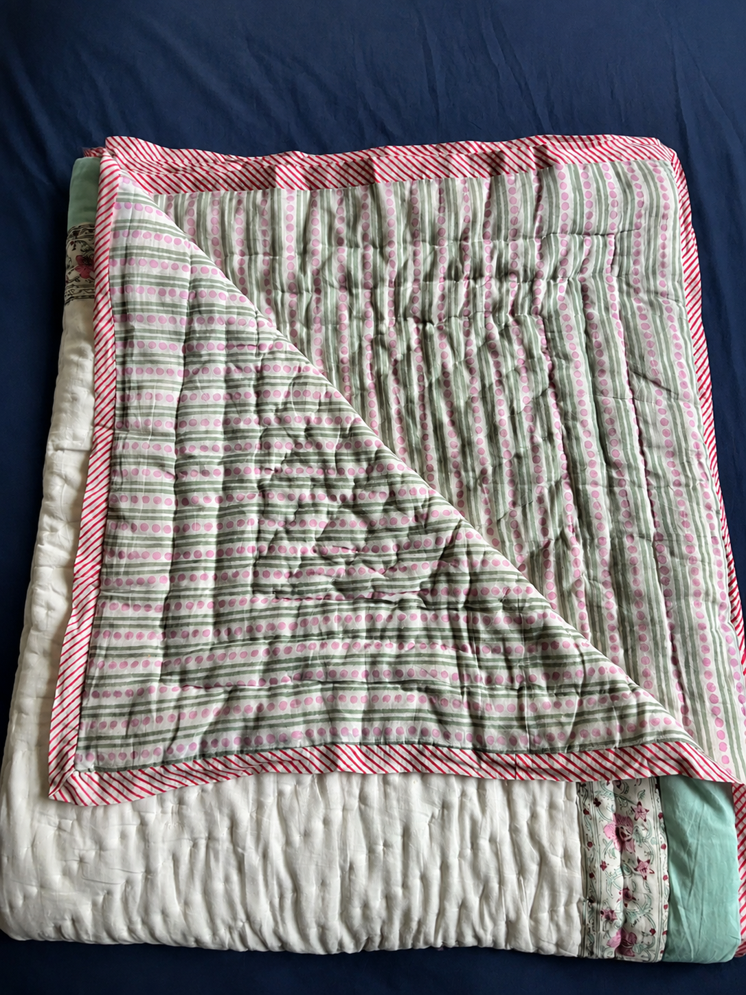 Light Magenta Floral Handblock Bedsheet + Quilt Combo Set