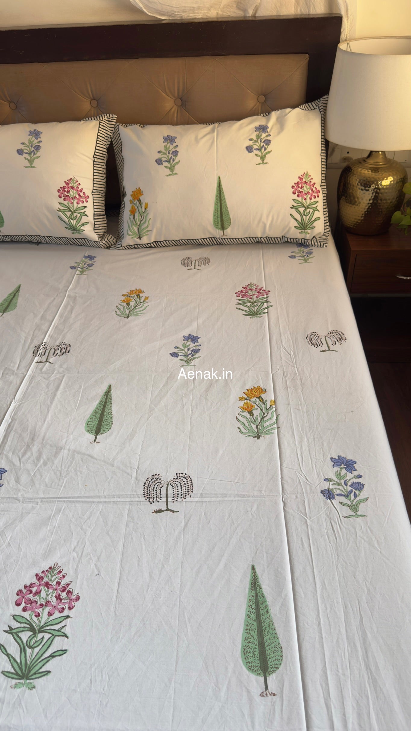 Teen Boota Handblock Premium Cotton Bedsheet Set
