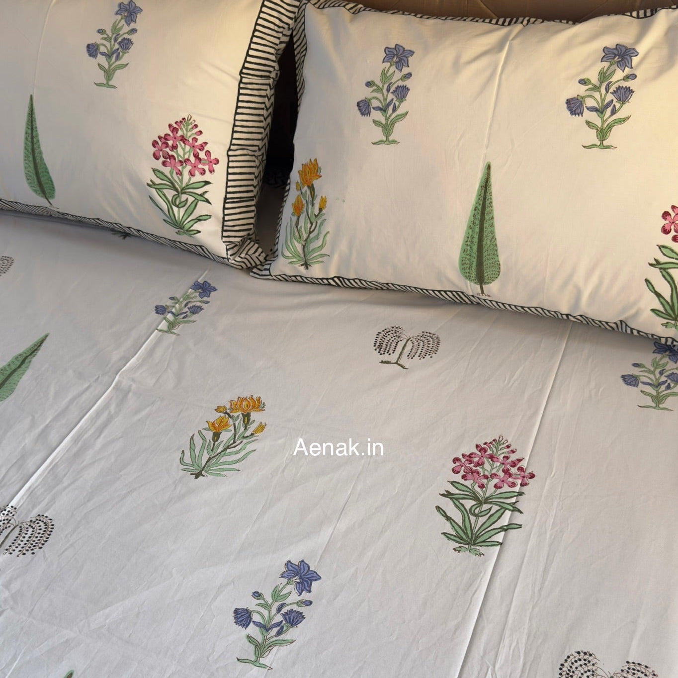 Teen Boota Handblock Premium Cotton Bedsheet Set
