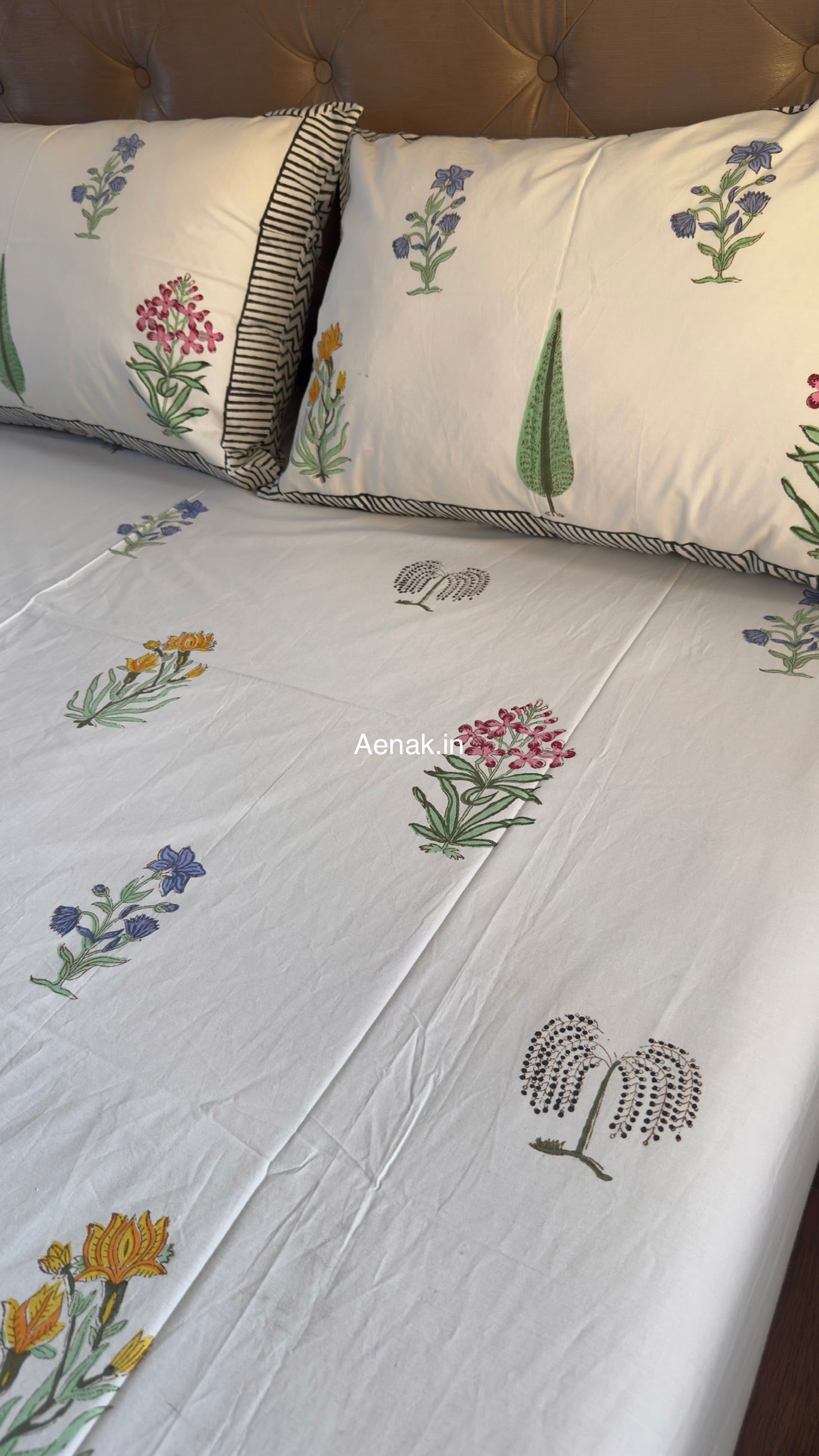 Teen Boota Handblock Premium Cotton Bedsheet Set