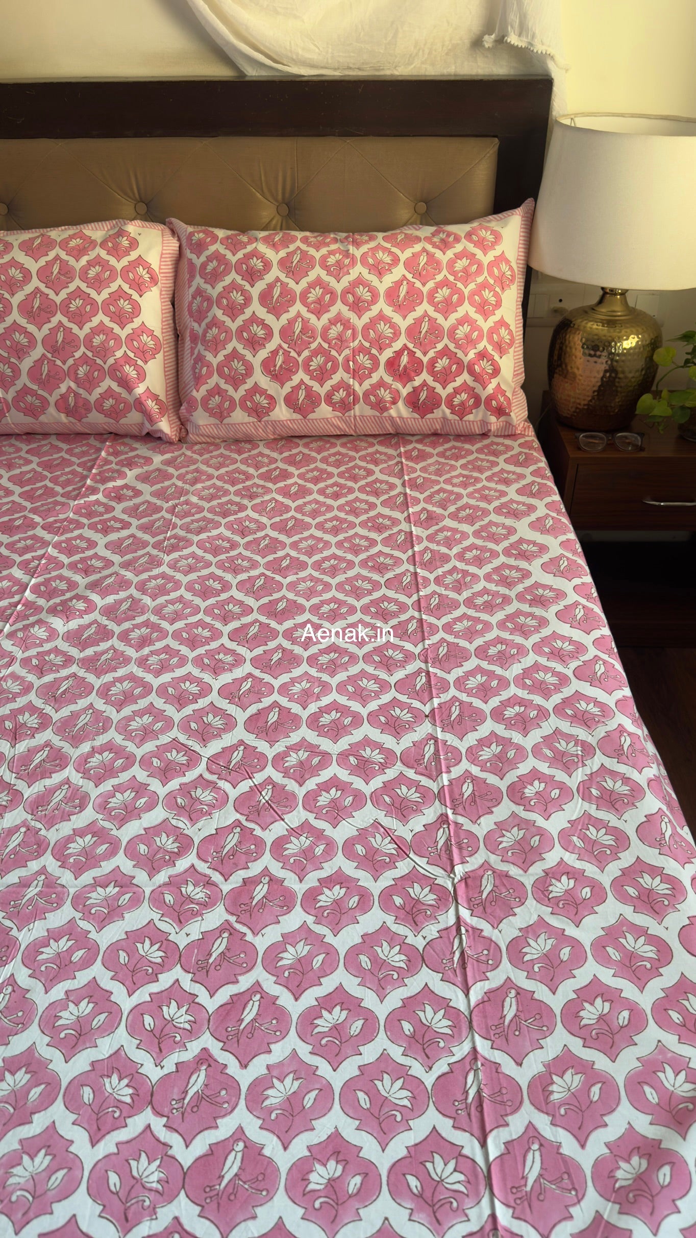 Aenak organic percale cotton bedsheet in pink and white handblock print