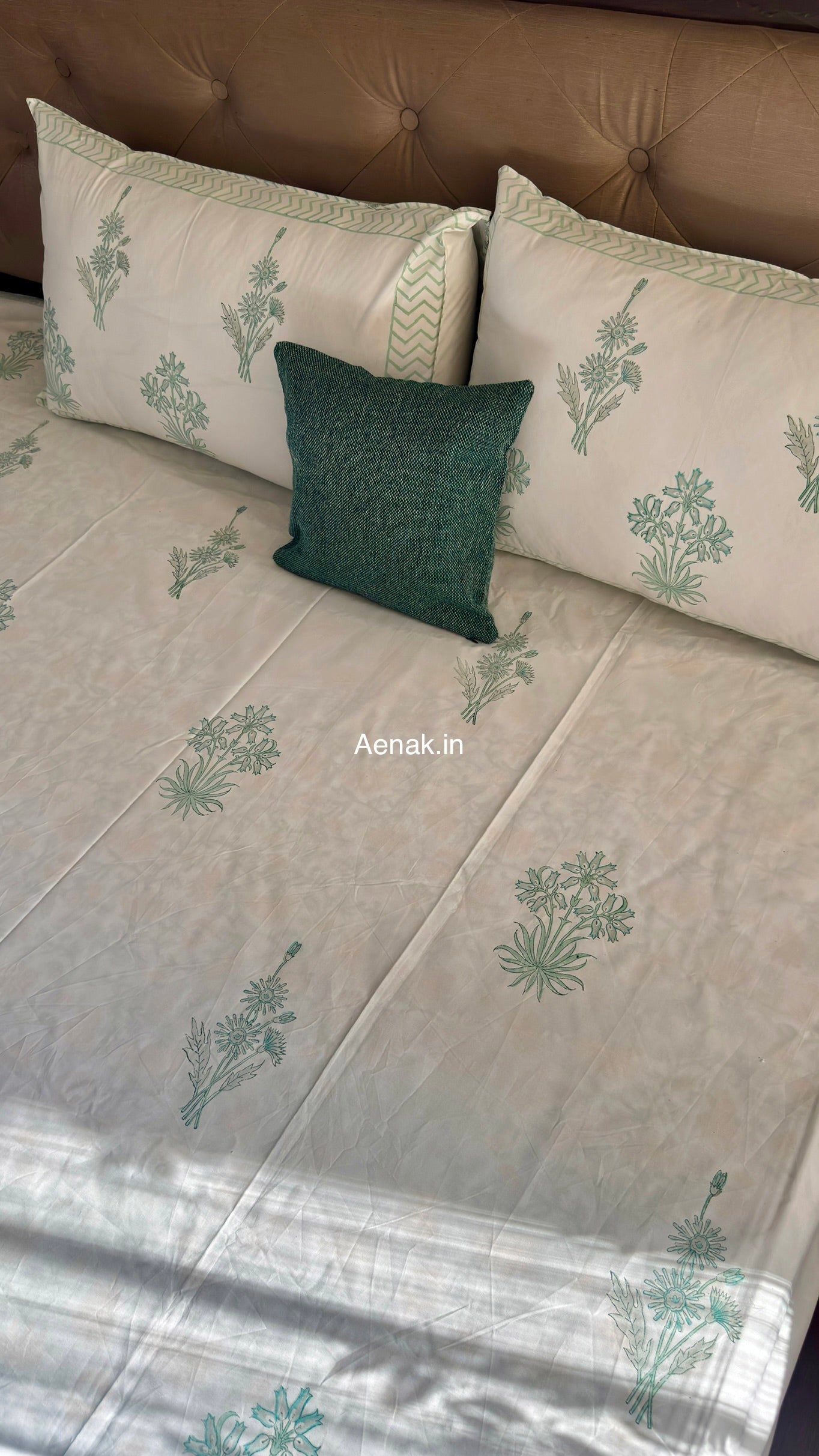 King size 300 TC percale cotton bedsheet with Jaipuri style handblock print by Aenak