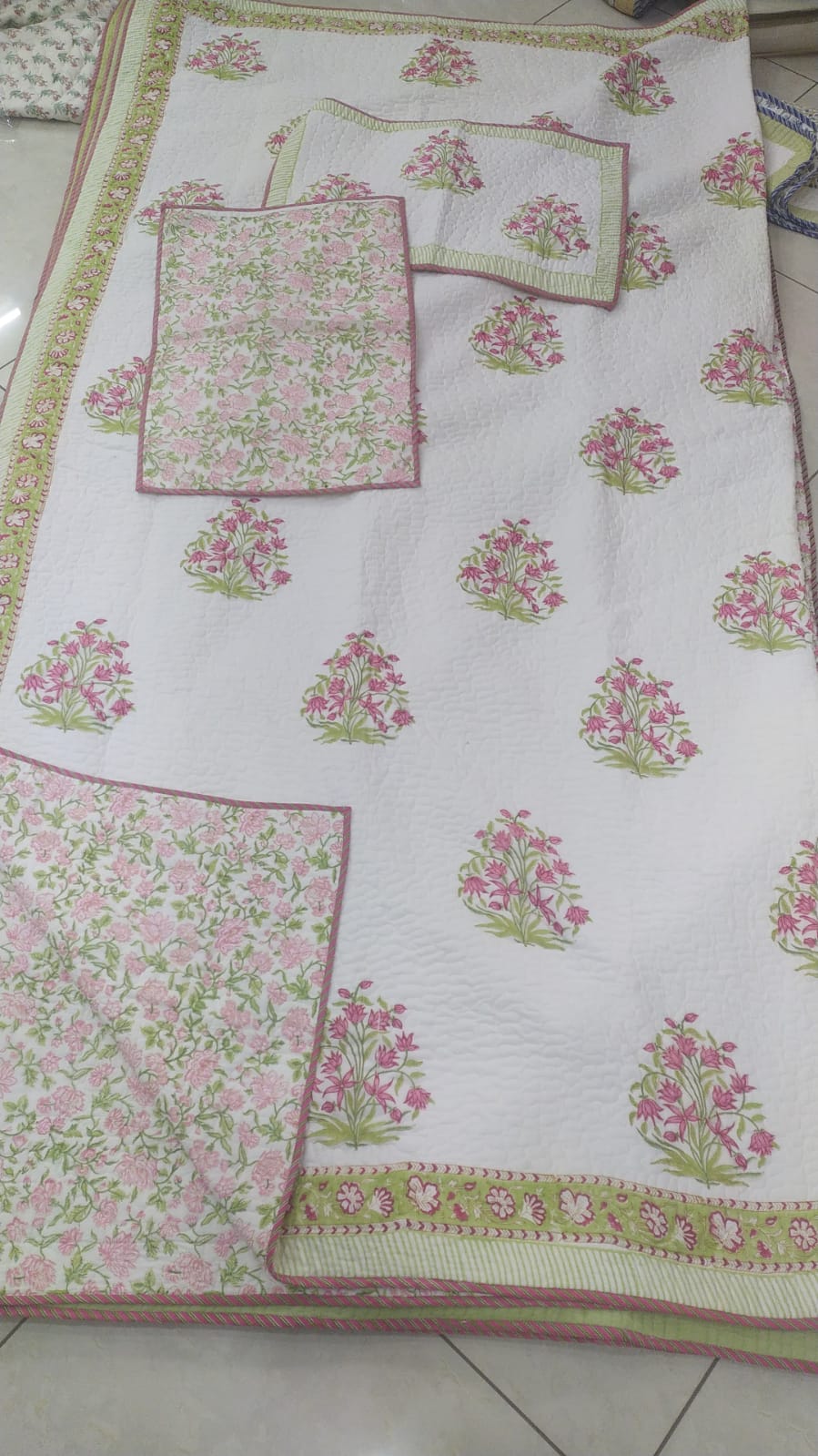 Pink Jaipuri Boota Handblock Reversible Quilted Cotton Bedcover Set- 105x108